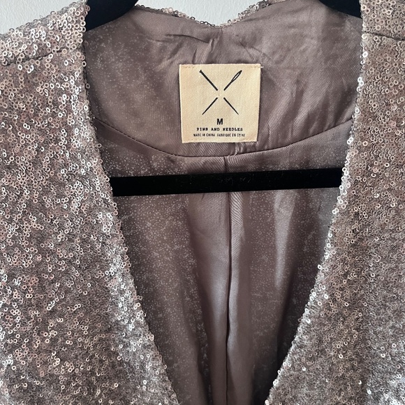 Silver gun mental sequinned blazer, size medium, cropped - Picture 2 of 3